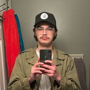 Meet your Posher, Devin